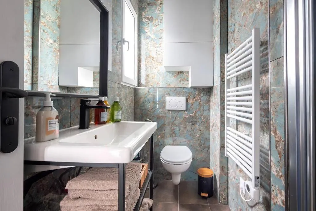 Duplex 4 Pax- Cour Privee Apartment *
